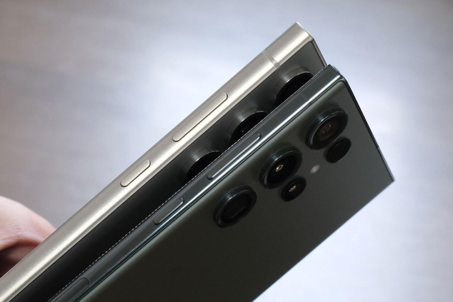 Galaxy S24 UltraとS23 Ultra サイドフレームの質感の違い