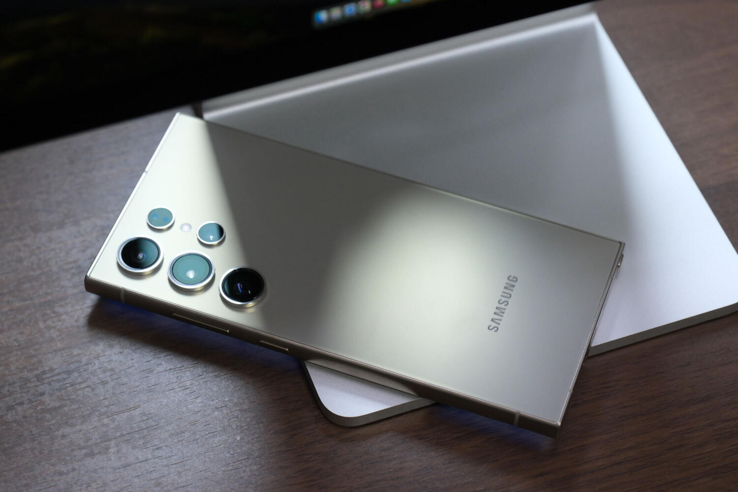 Galaxy S24 Ultra 背面パネルの雰囲気