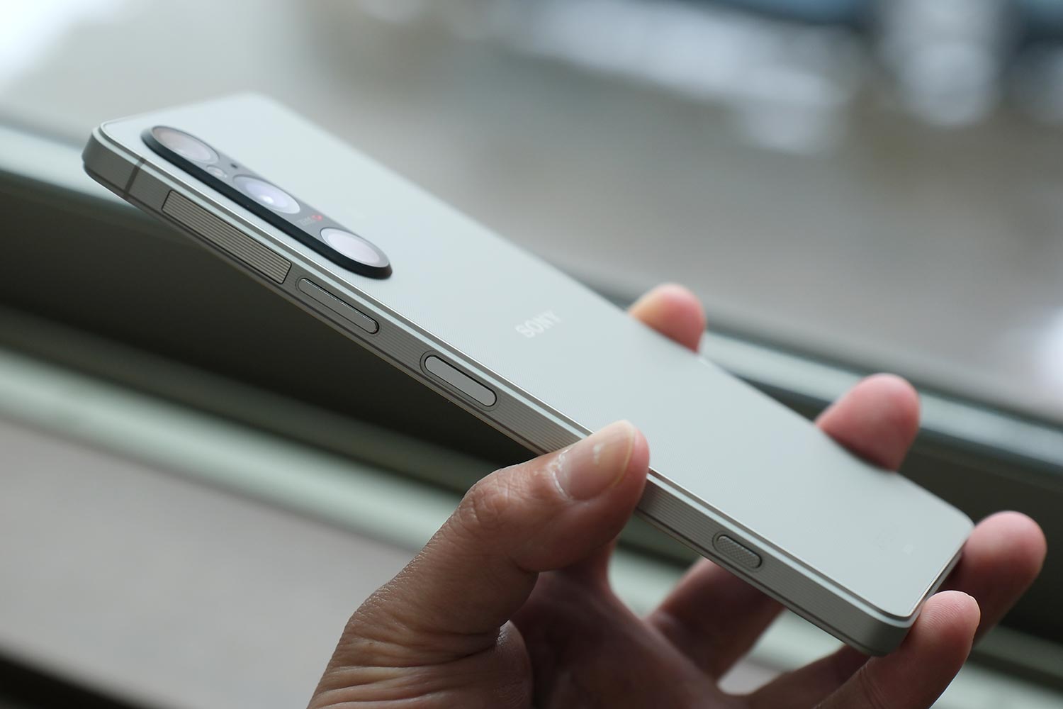 Xperia 1 V 背面パネルとサイドフレーム
