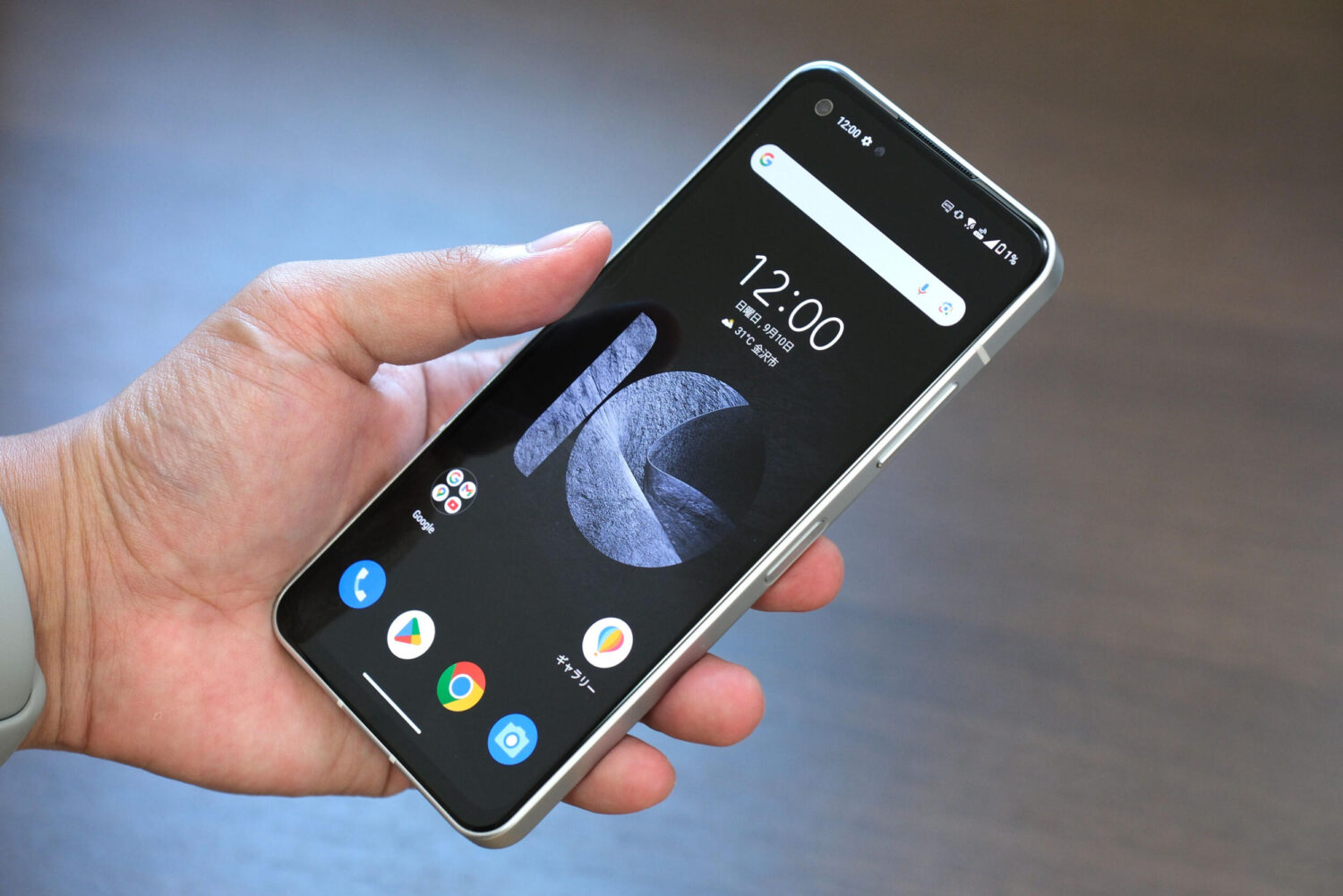 Zenfone 10 正面デザイン
