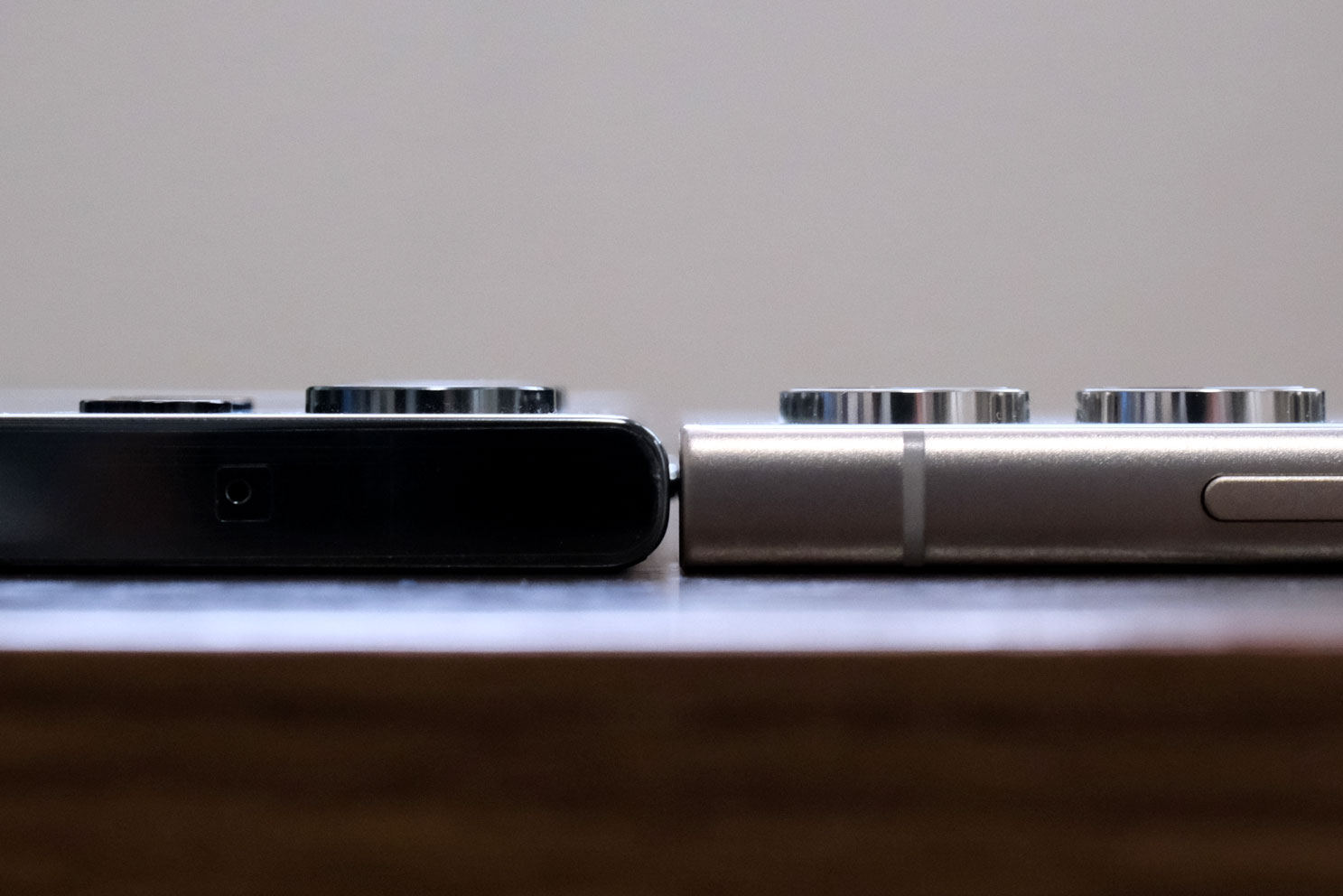 Galaxy S23 Ultra vs Galaxy S24 Ultra リアカメラの高さ