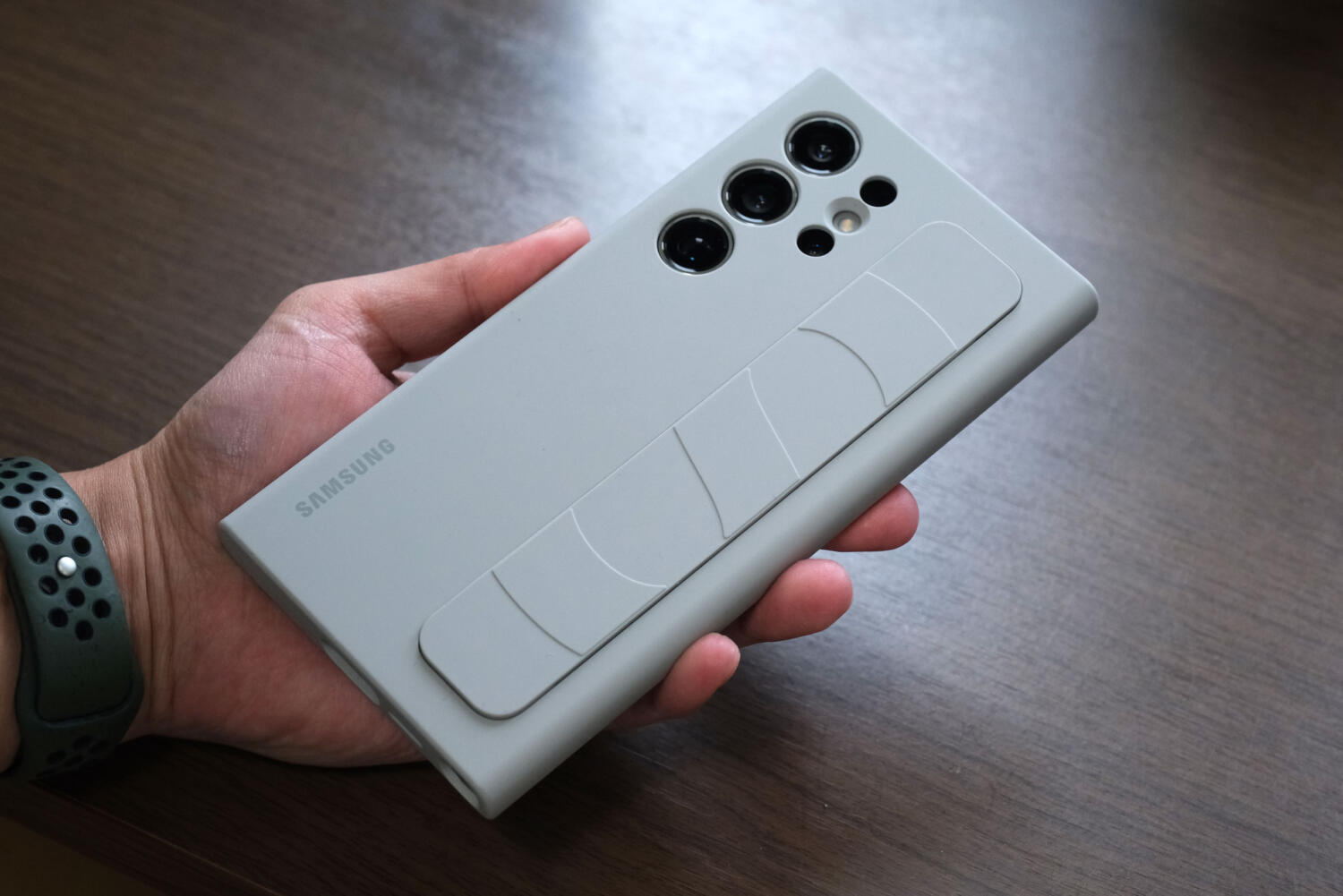 Galaxy S24 Ultra + Standing Grip Case