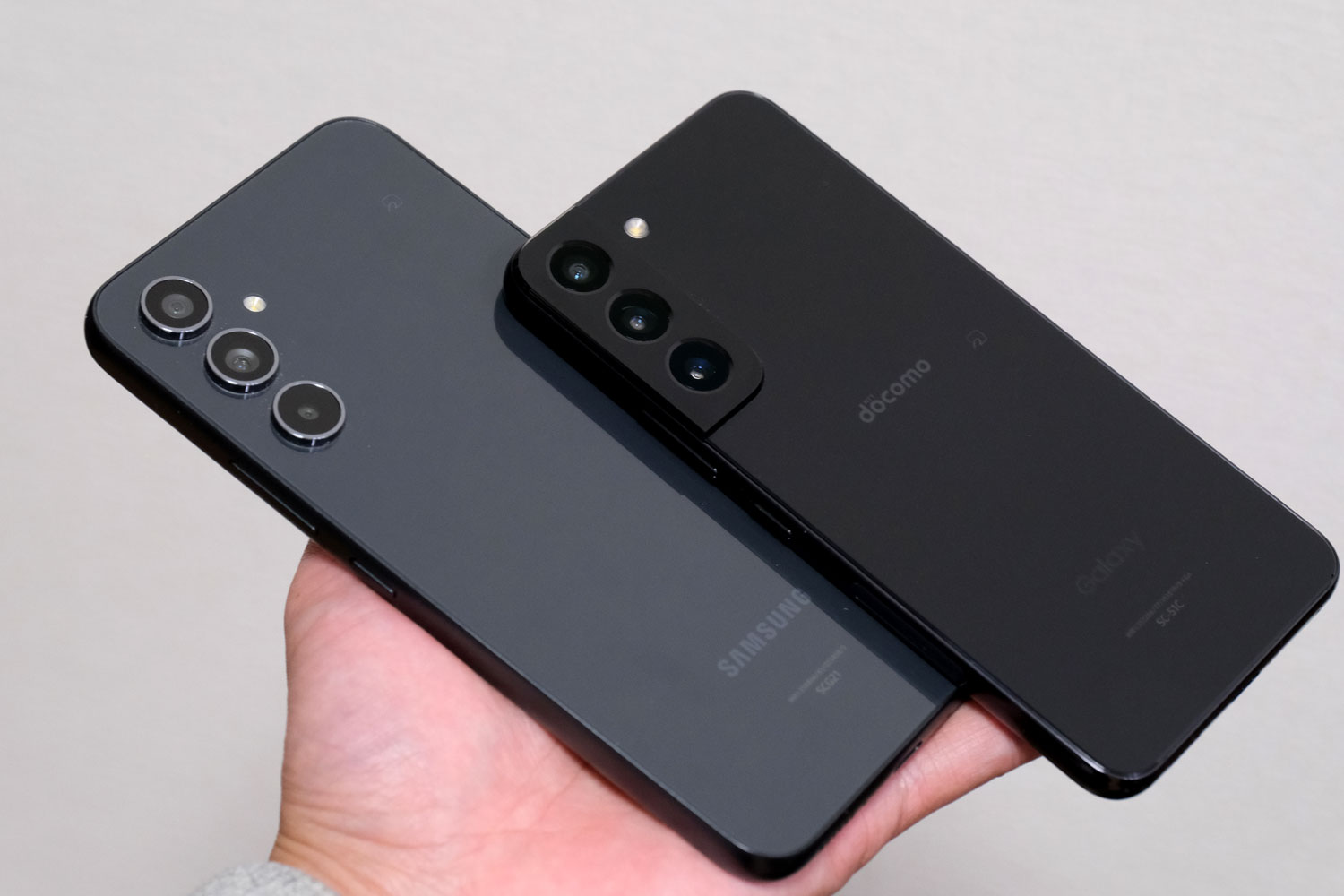 Galaxy A54 5G vs Galaxy S22 本体デザイン