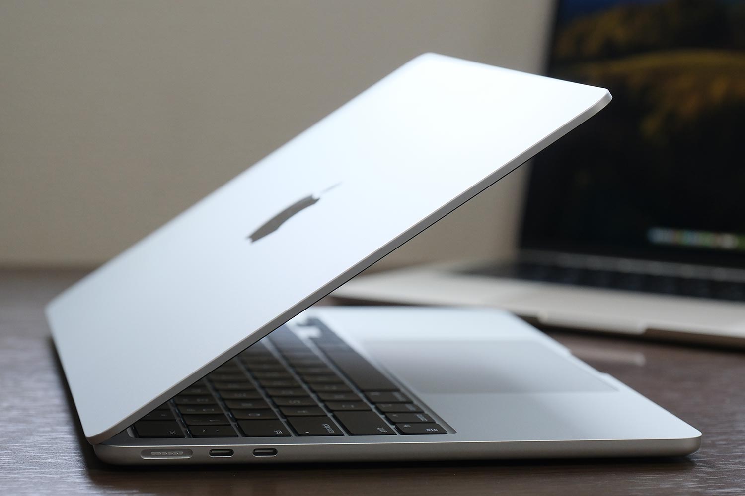 MacBook Air(M3)左から