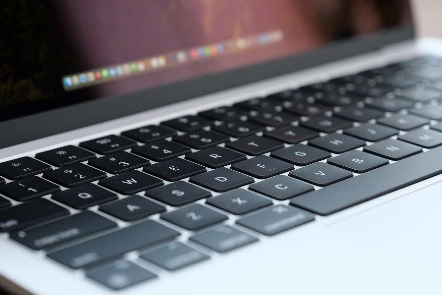 MacBook Air(M3)キーボードの高さ