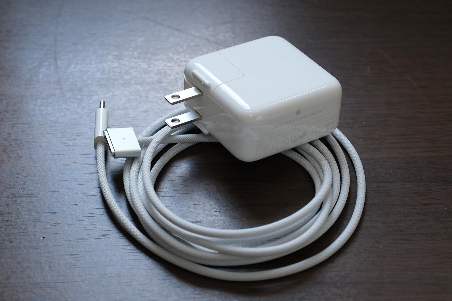 MacBook Air(M3)電源アダプタとケーブル