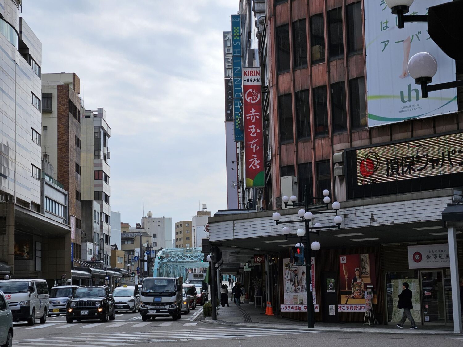 Galaxy S24 望遠×3 街の道路を撮影