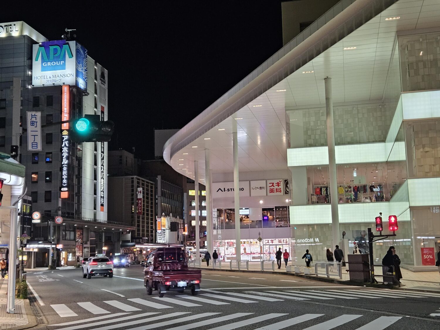 Galaxy S24 広角×2 夜の街を撮影