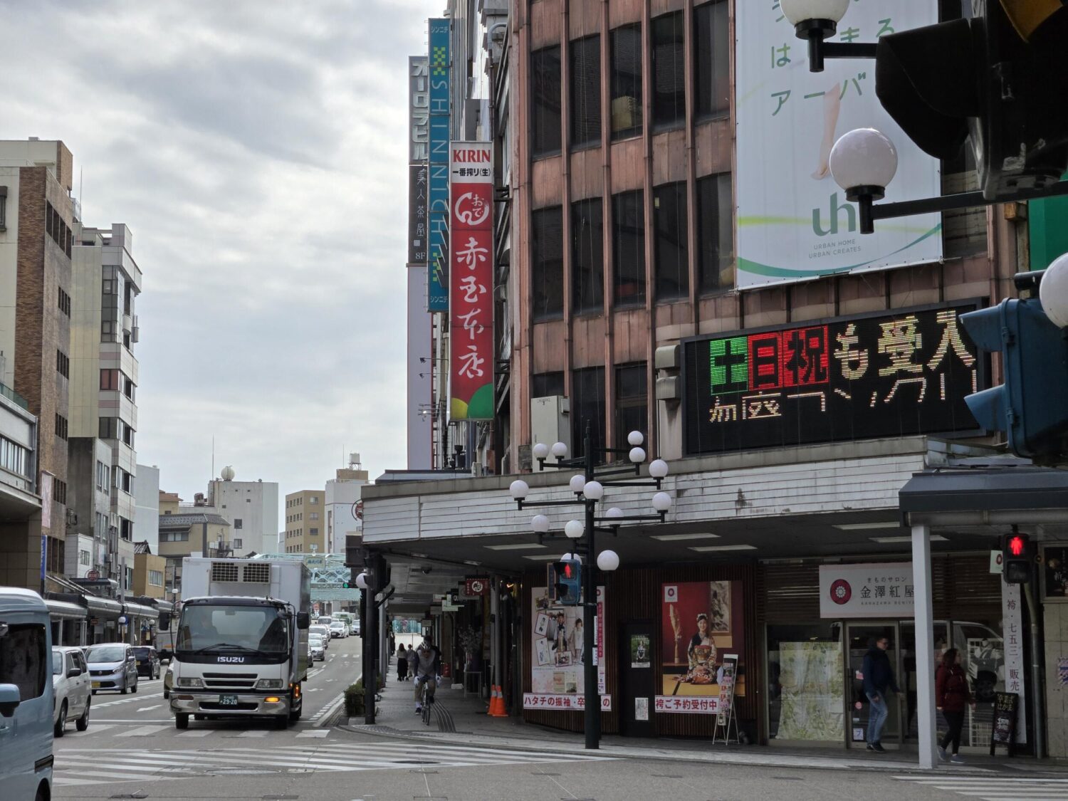 Galaxy S23 望遠×3 街の道路を撮影