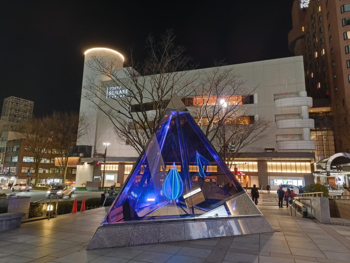 Nothing Phone (2a) 広角カメラで夜の東急スクエアを撮影