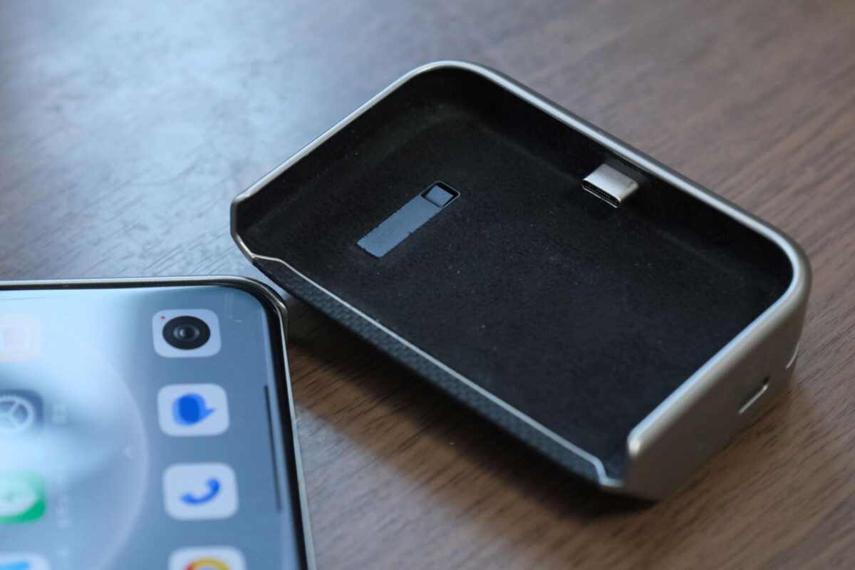 Xiaomi 14 Ultra カメラキットのグリップ裏側