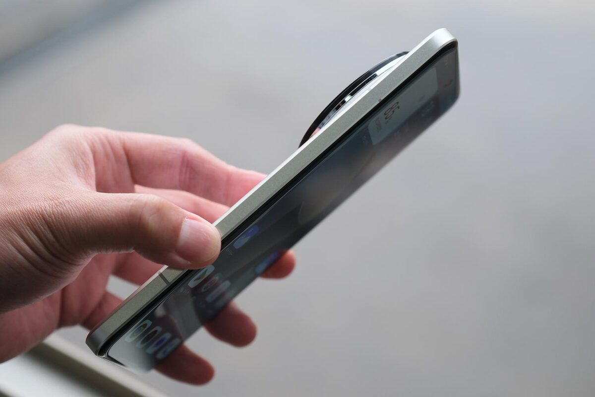 Xiaomi 14 Ultra 本体左側