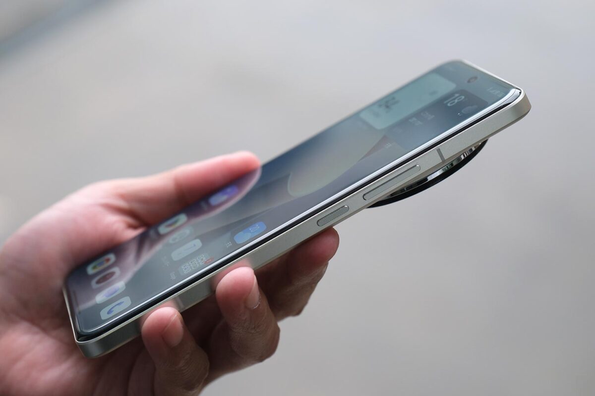 Xiaomi 14 Ultra 本体の形状