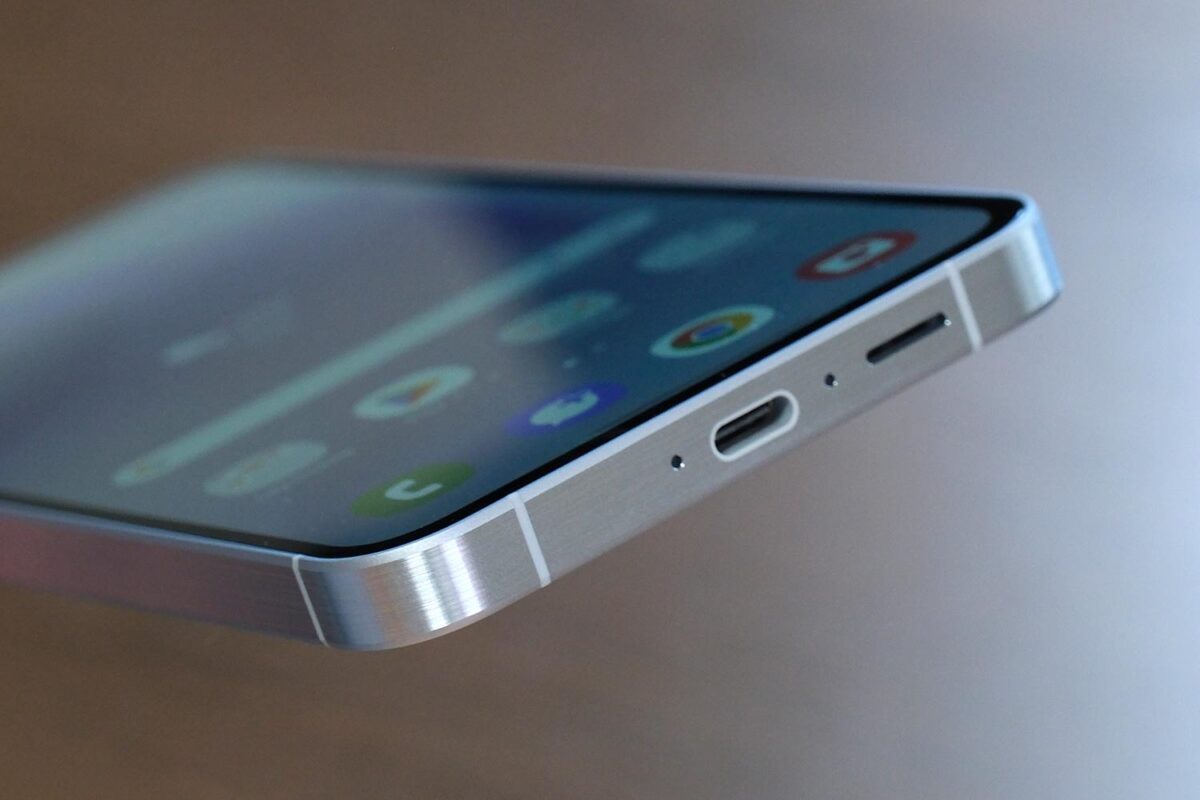 Galaxy A55 5G 充電ポート