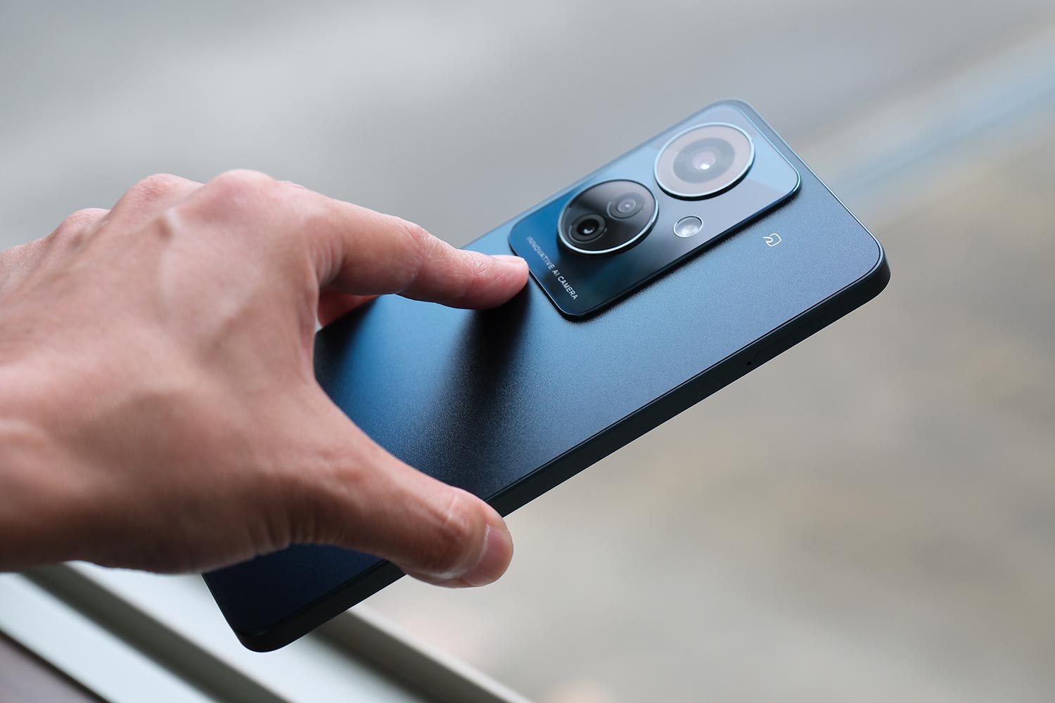 OPPO Reno11 A 背面デザイン