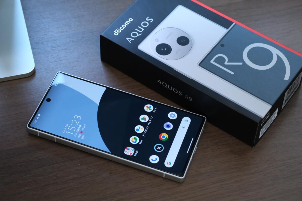 AQUOS R9 パッケージデザイン