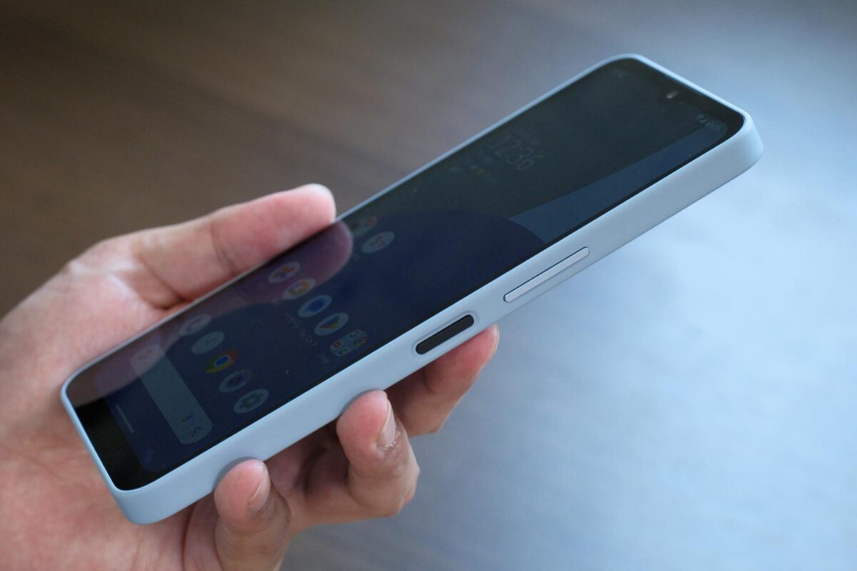 AQUOS wish4 サイドボタン式指紋認証
