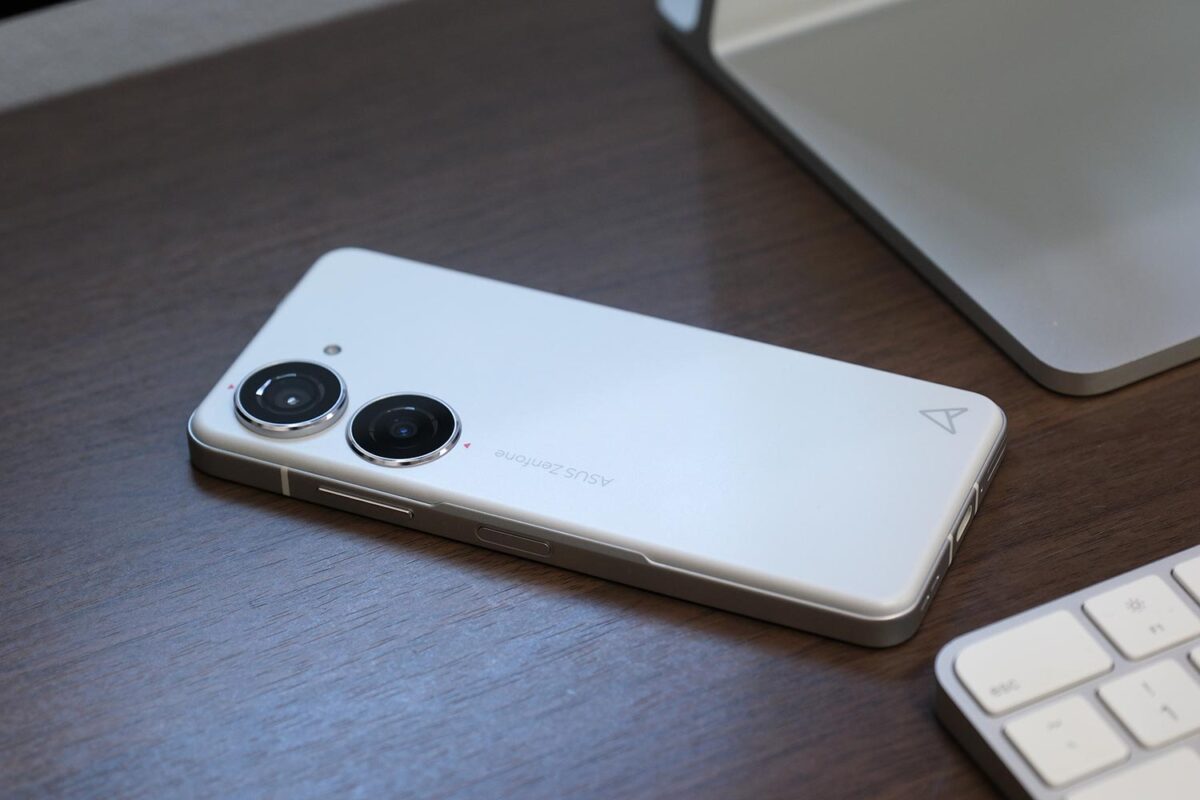 Zenfone 10 背面側のデザイン