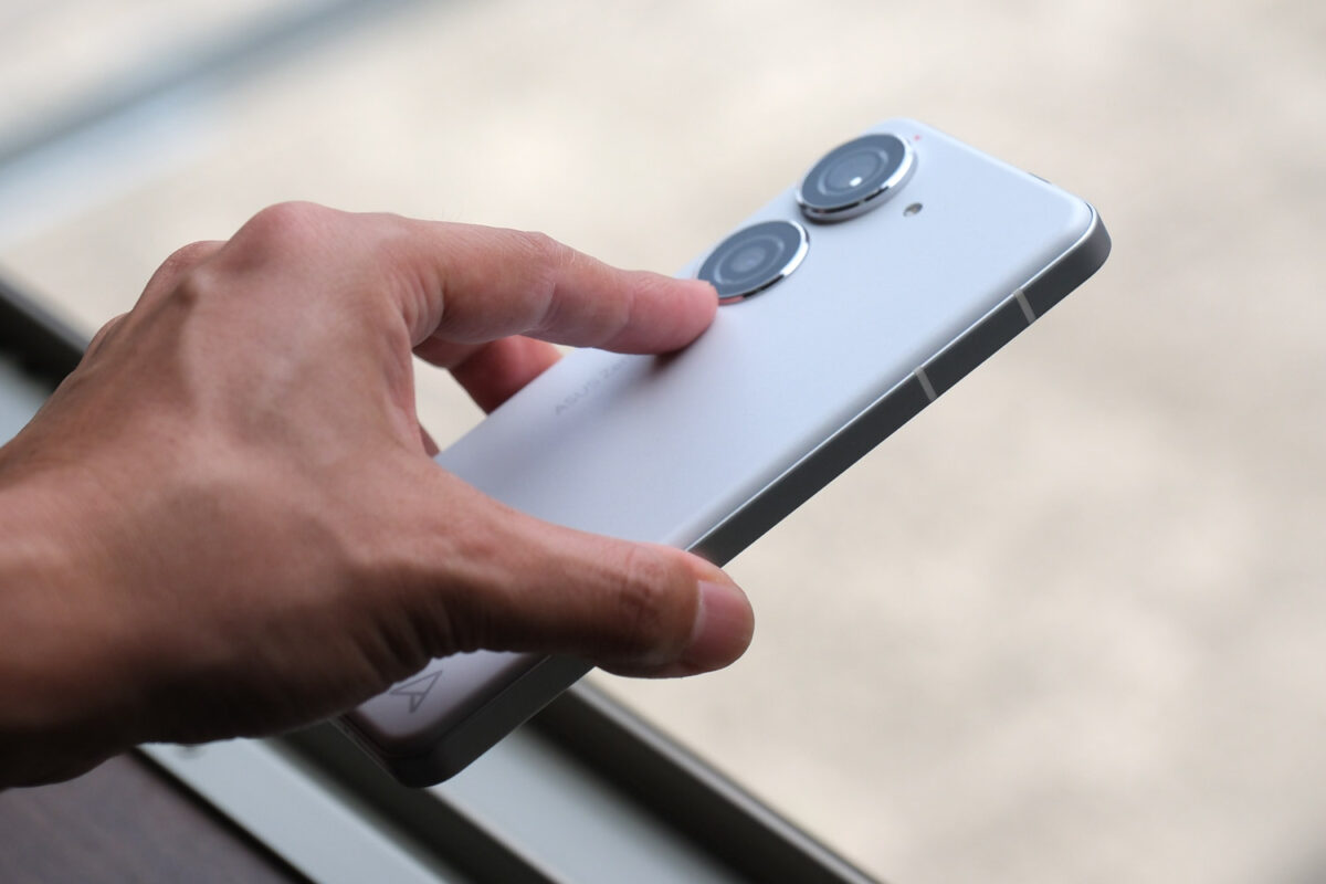 Zenfone 10 背面側のデザイン