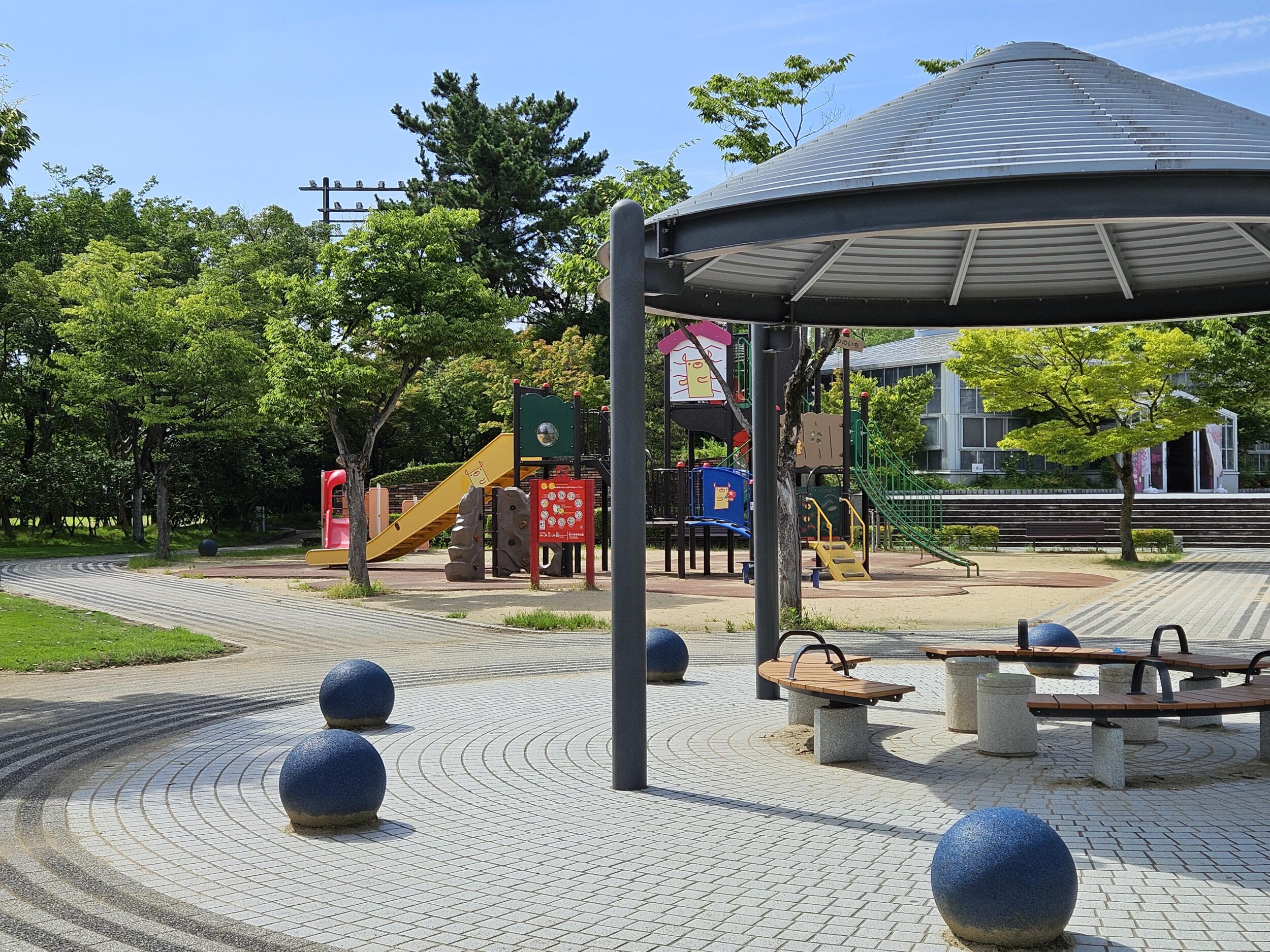 Galaxy Z Fold5(広角×2)公園の遊具