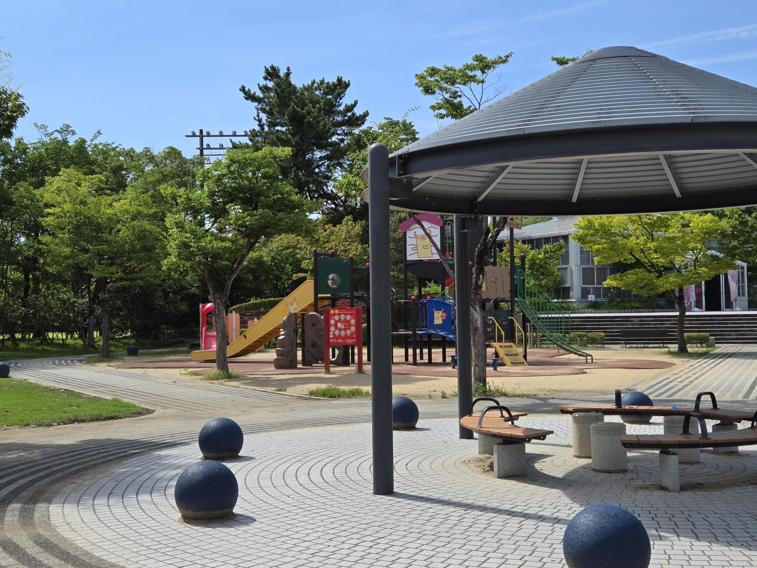 Galaxy Z Fold6(広角×2)公園の遊具