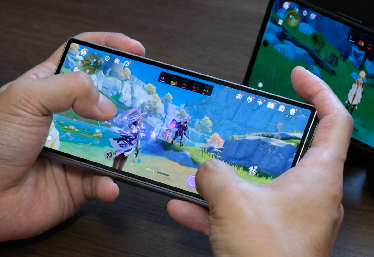 Galaxy Z Fold6 カバーディスプレイを閉じて原神をプレイ