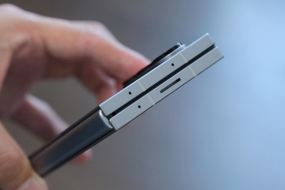 Galaxy Z Fold6 内蔵スピーカー 左