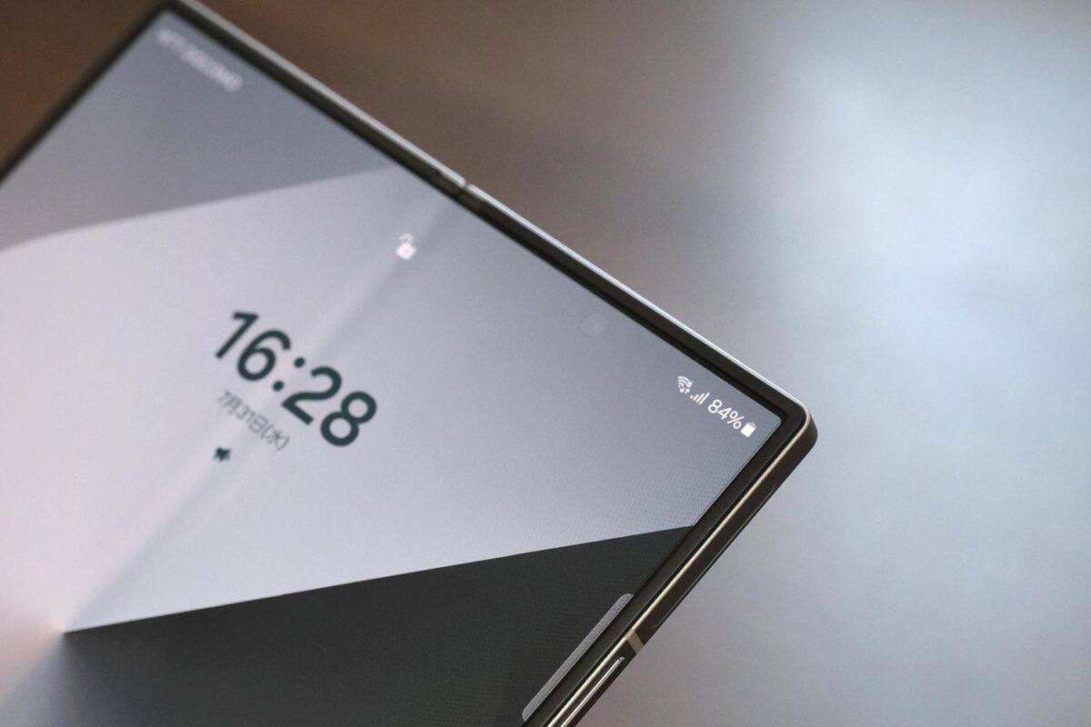 Galaxy Z Fold6 メインディスプレイ インカメラ