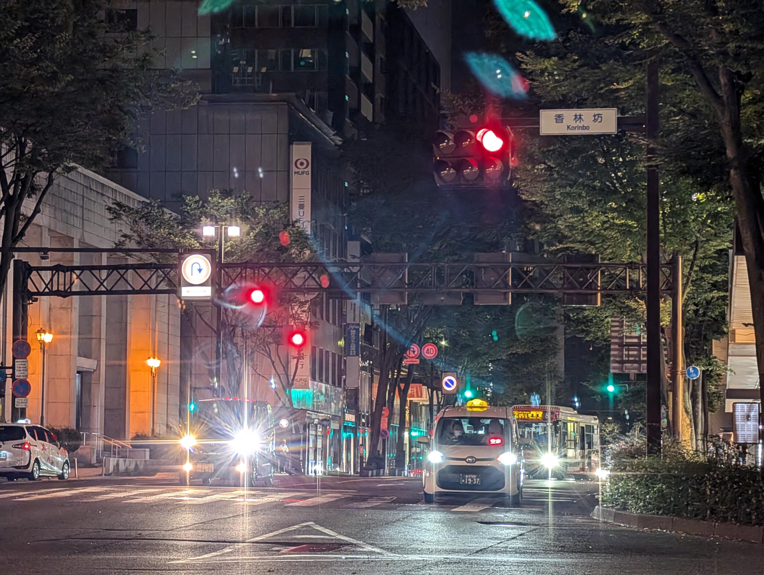 Pixel 8 Pro(望遠5倍):車のライト