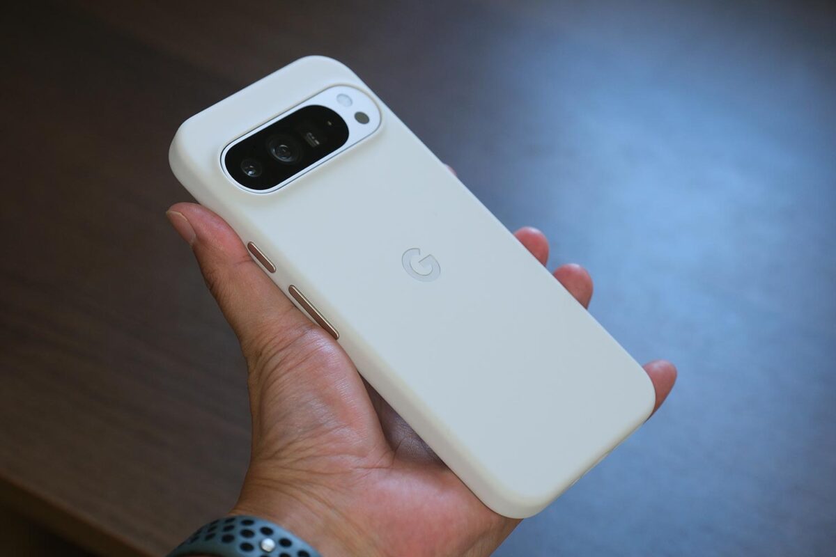 Pixel 9 Pro XL 純正ケース装着