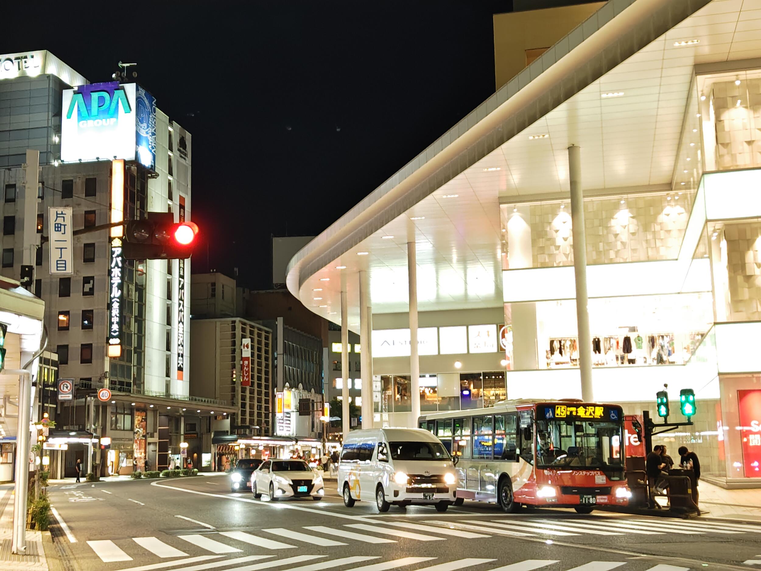 AQUOS R8 広角×2 夜の街