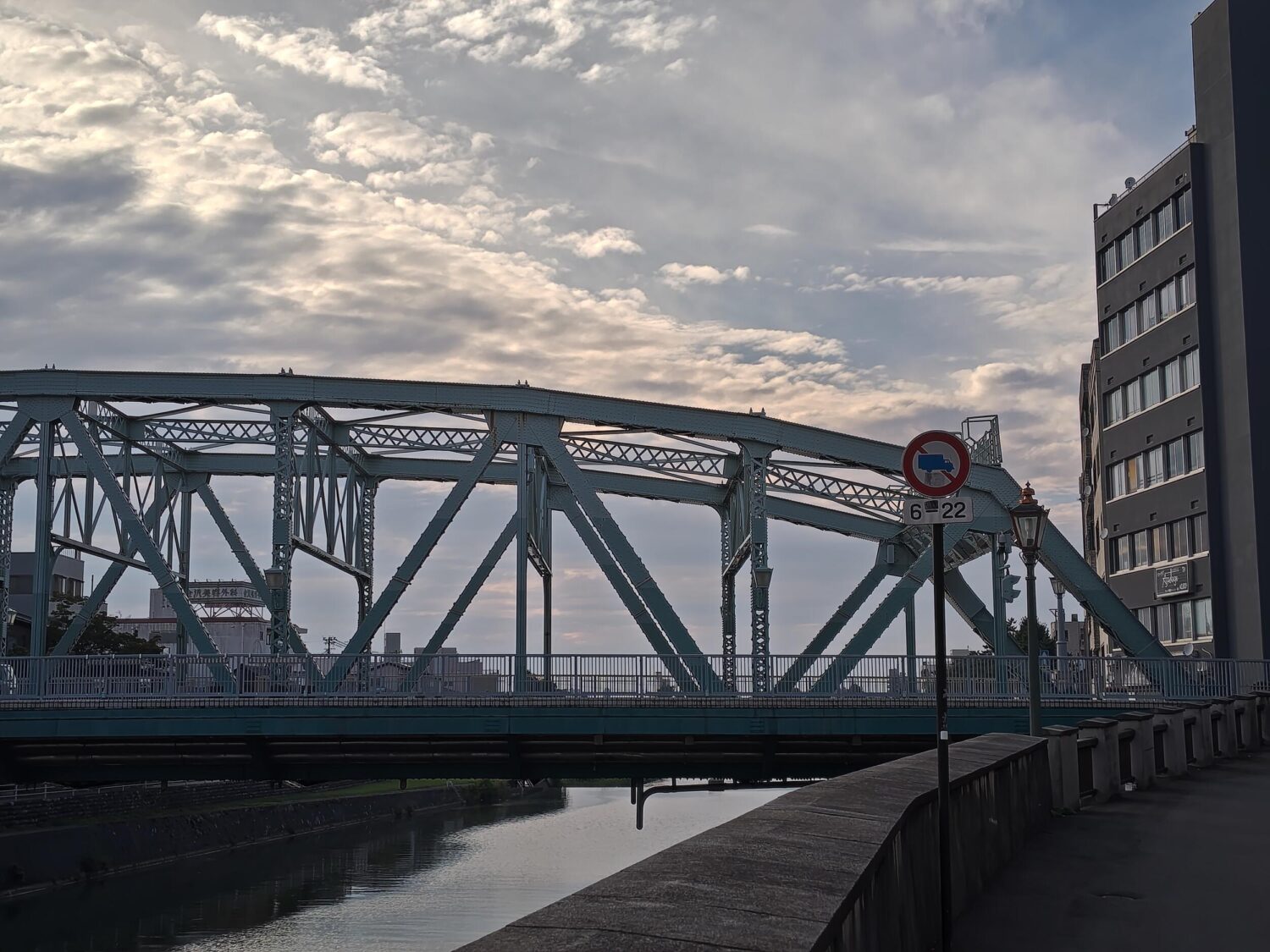 AQUOS R9(広角×2):犀川大橋