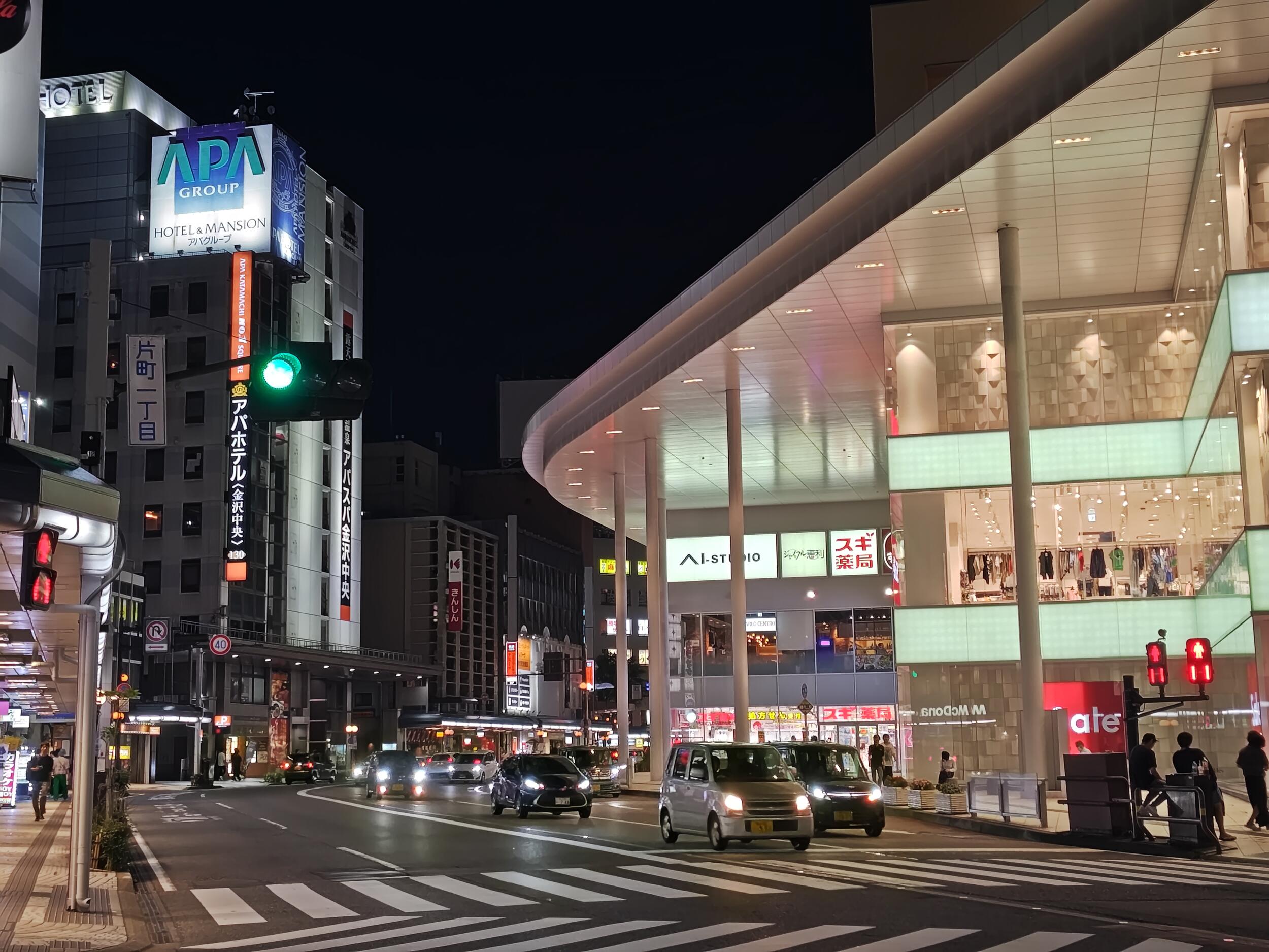 AQUOS R9 広角×2 夜の街