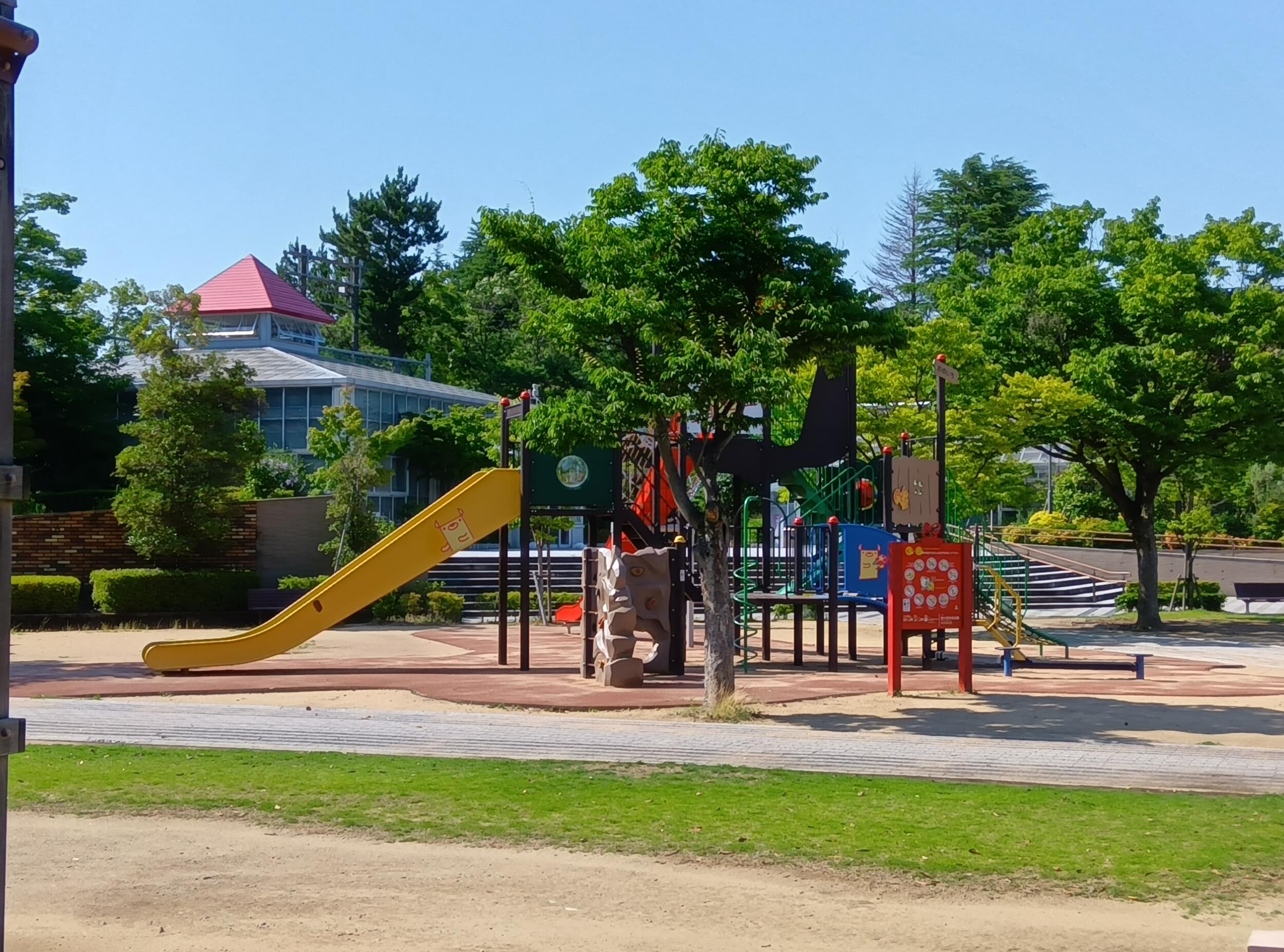 AQUOS wish3（広角×2）：公園