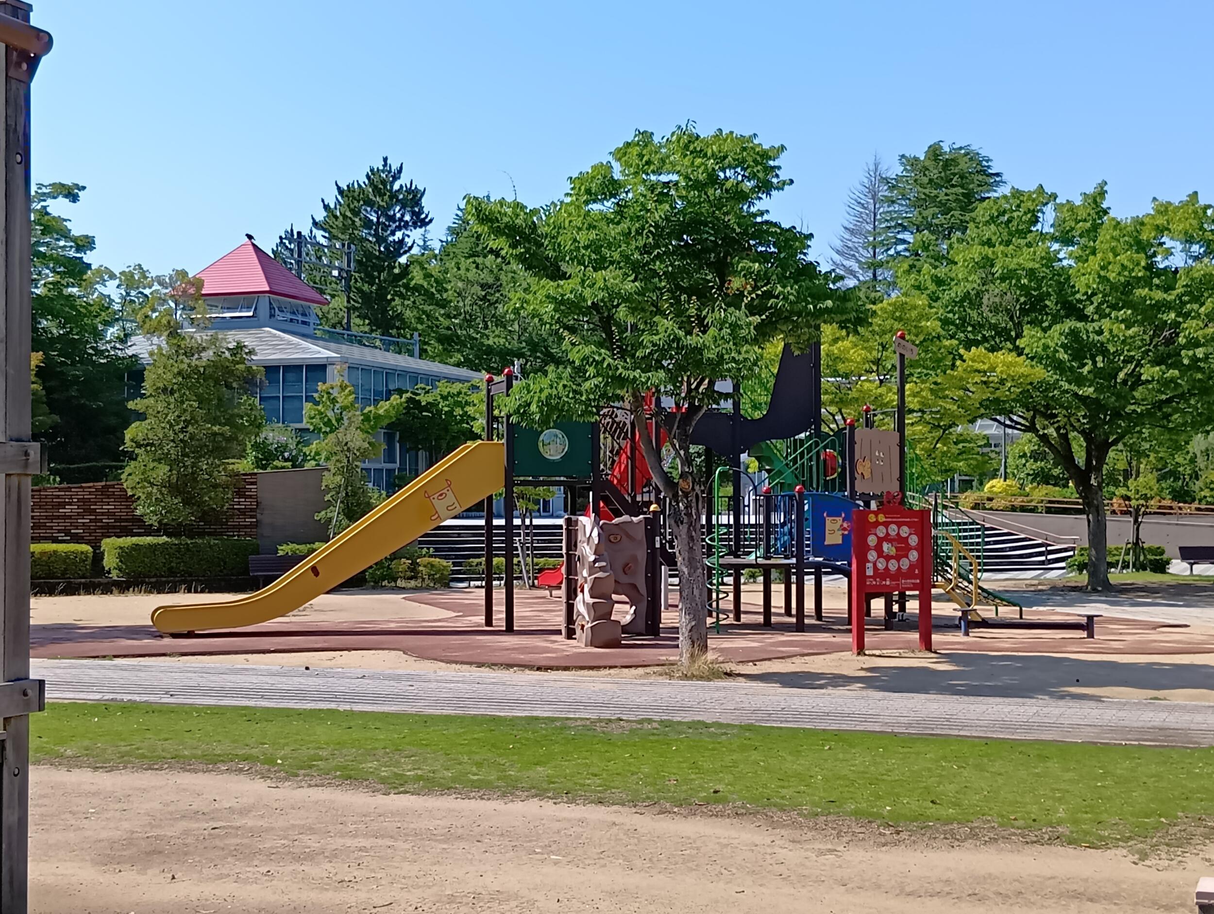 AQUOS wish4（広角×2）：公園