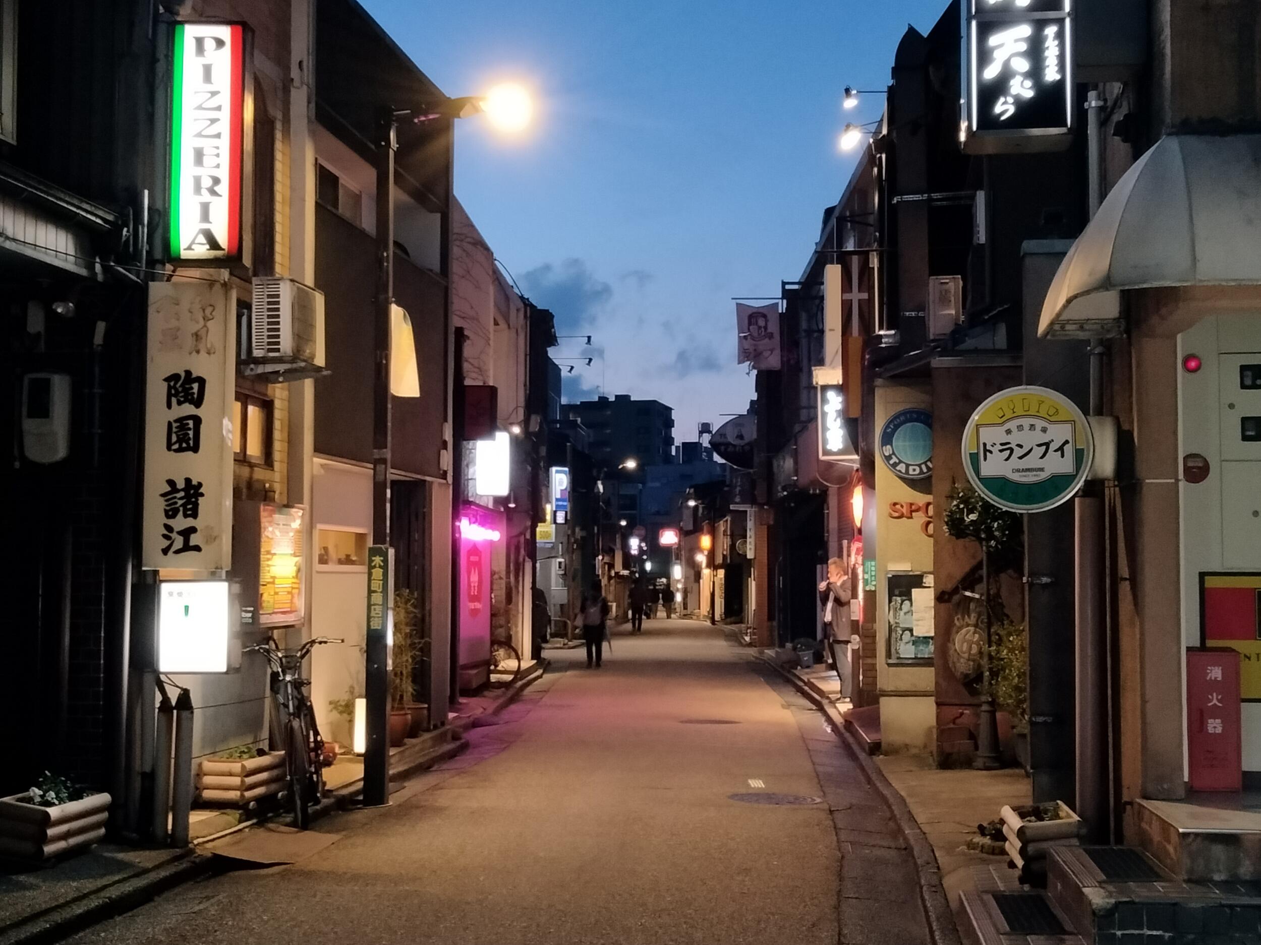 OPPO A55s 5G(広角2倍)夜の飲み屋街