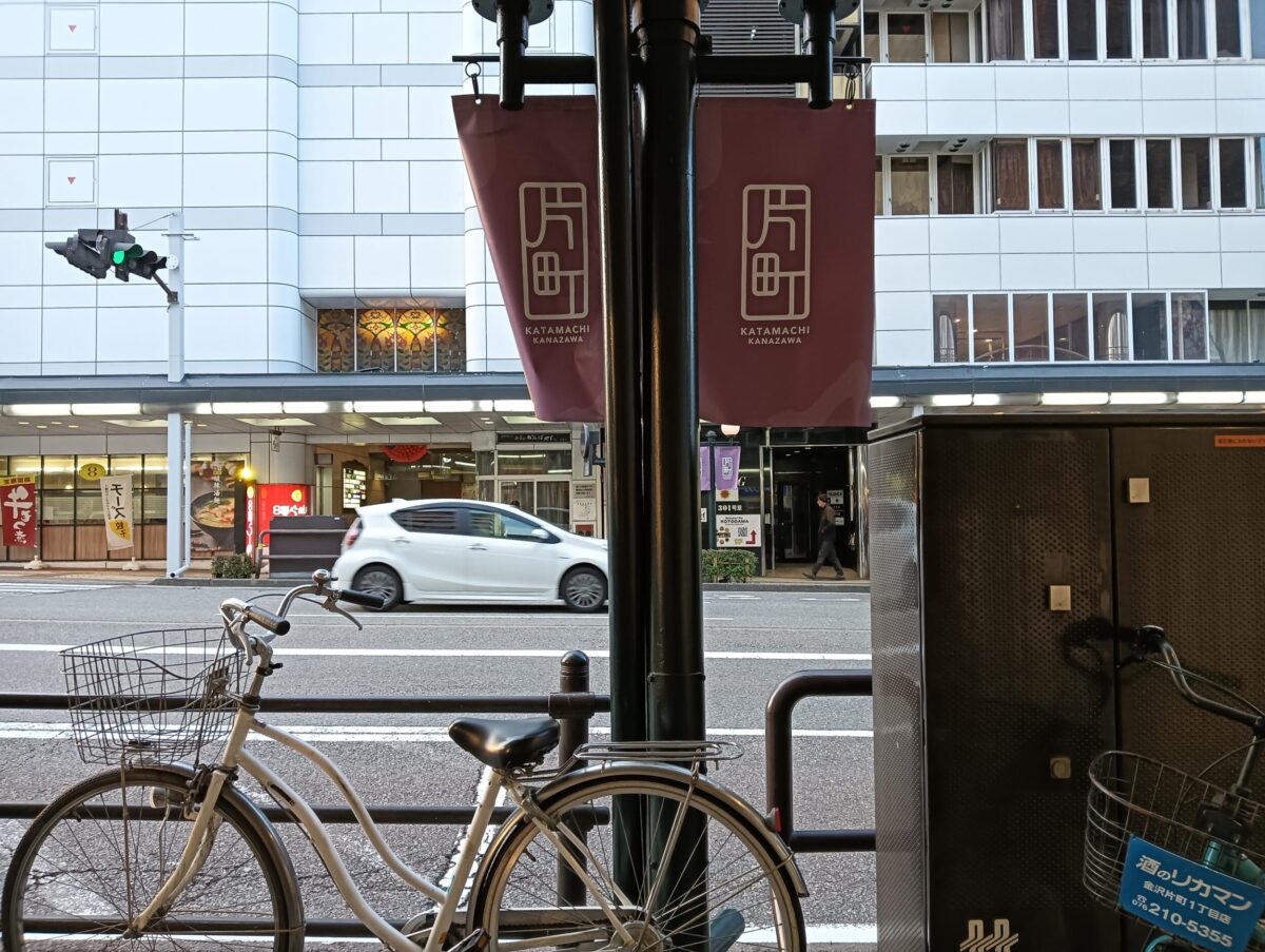 OPPO A79 5G 広角カメラ × 2:自転車と街灯