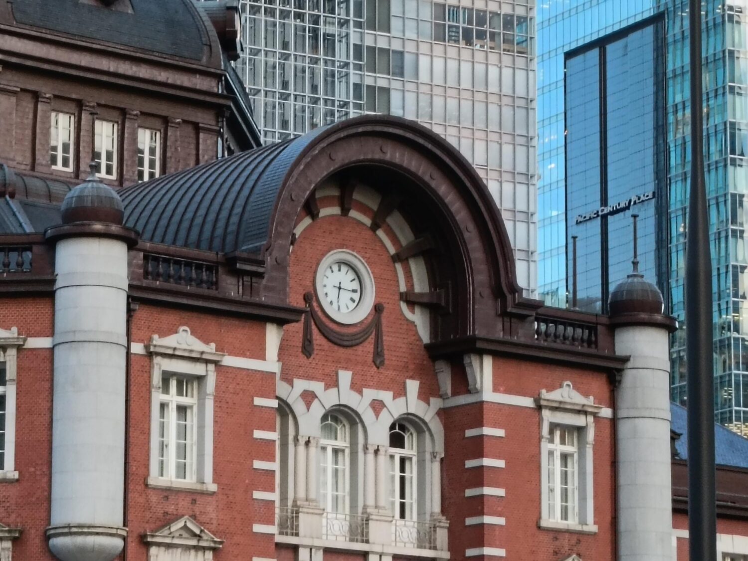 Reno11 A 広角カメラ×5:東京駅の時計
