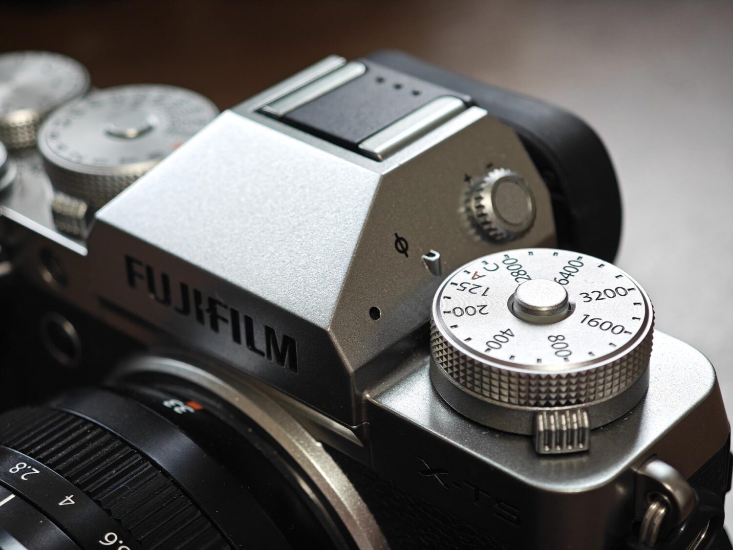 Xiaomi 14 Ultra 望遠3.2倍:X-T5 正面上