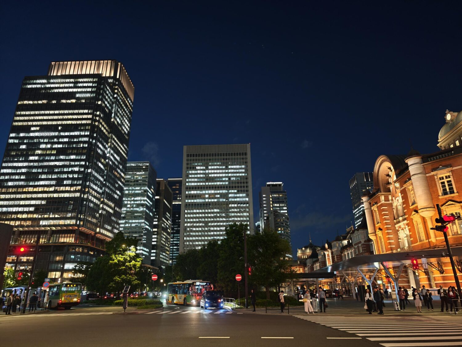 Xiaomi 14 Ultra 広角:夜の東京駅