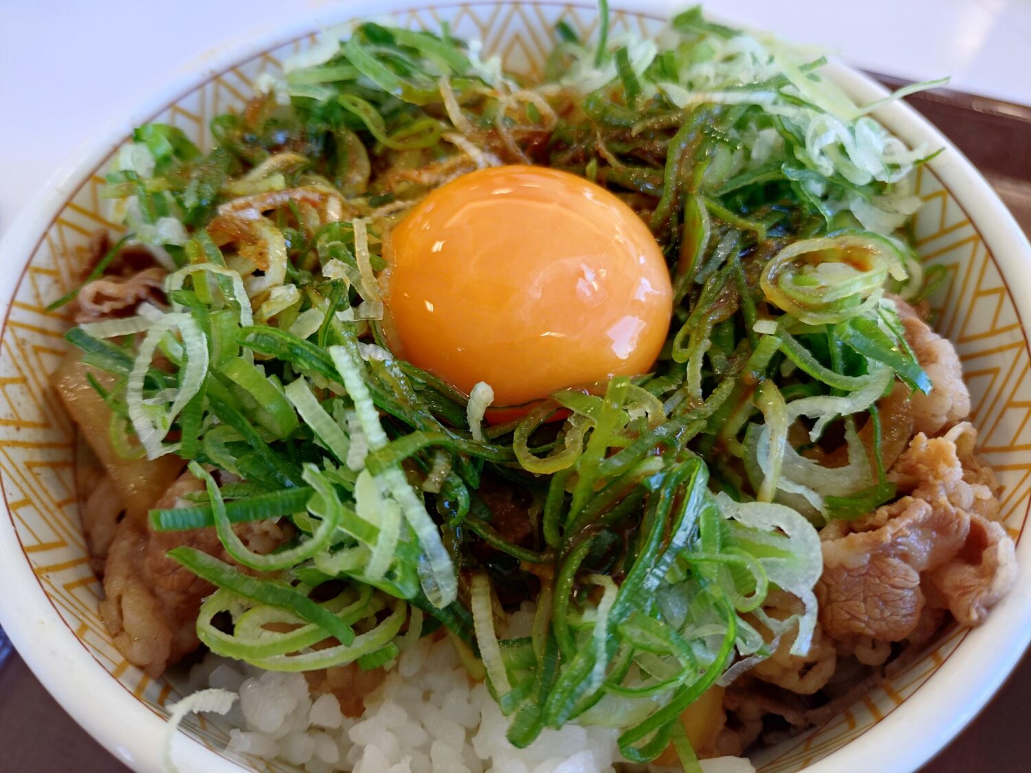 Xperia 10 VI 広角カメラ × 1：ねぎ玉牛丼