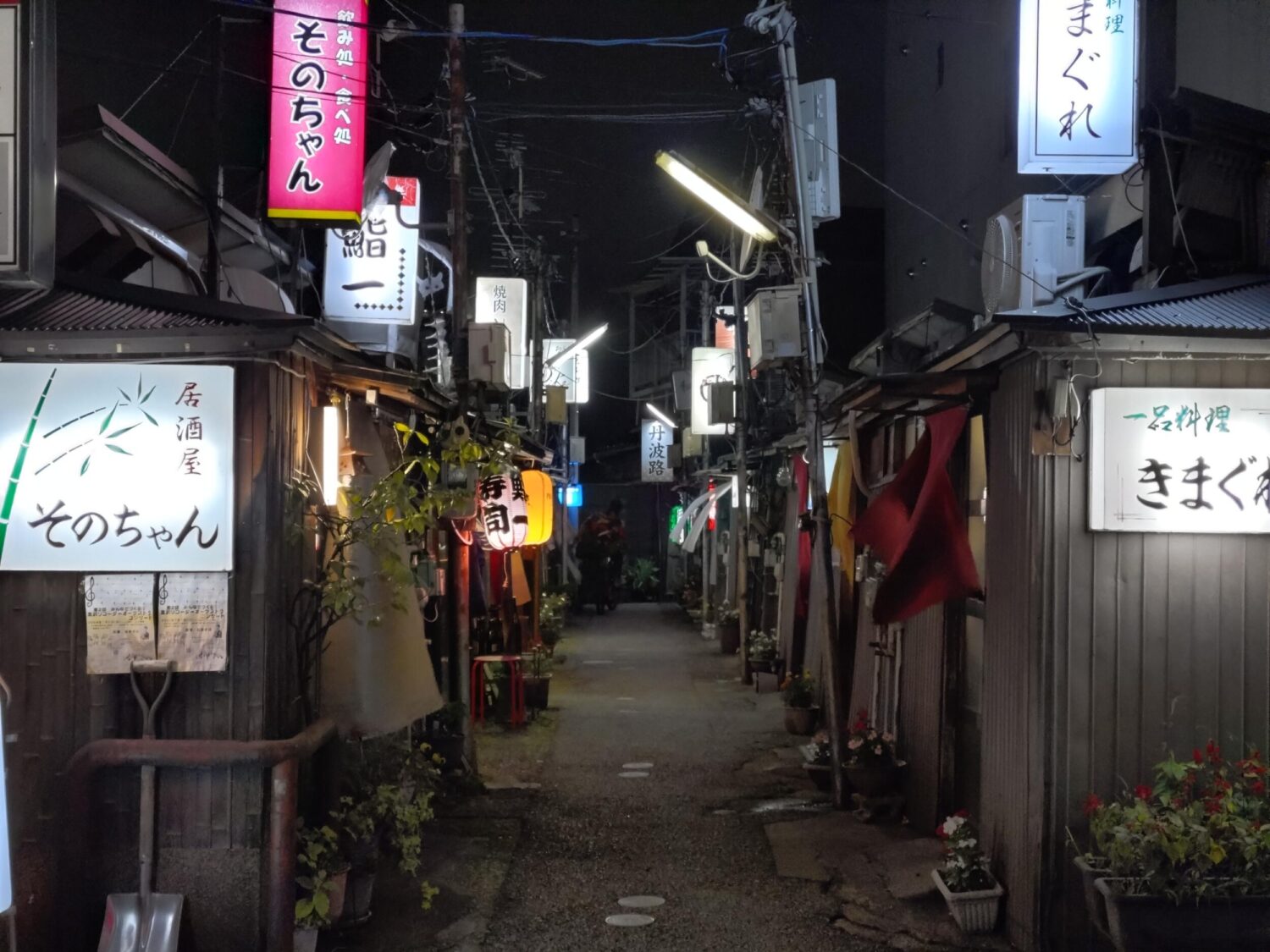 Xperia 10 VI 広角カメラ × 2：夜の飲み屋
