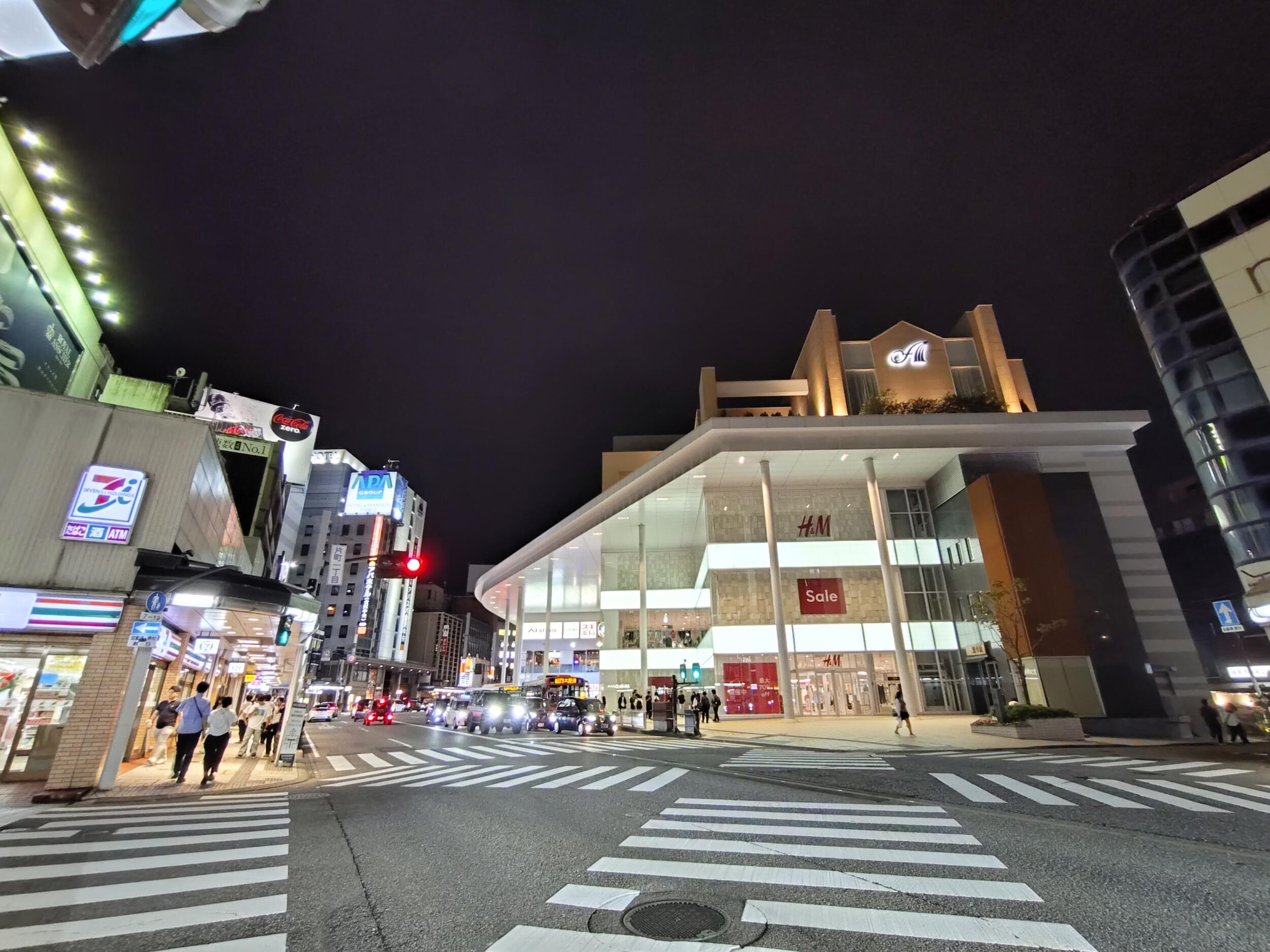 Xperia 10 VI 超広角カメラ 夜の街