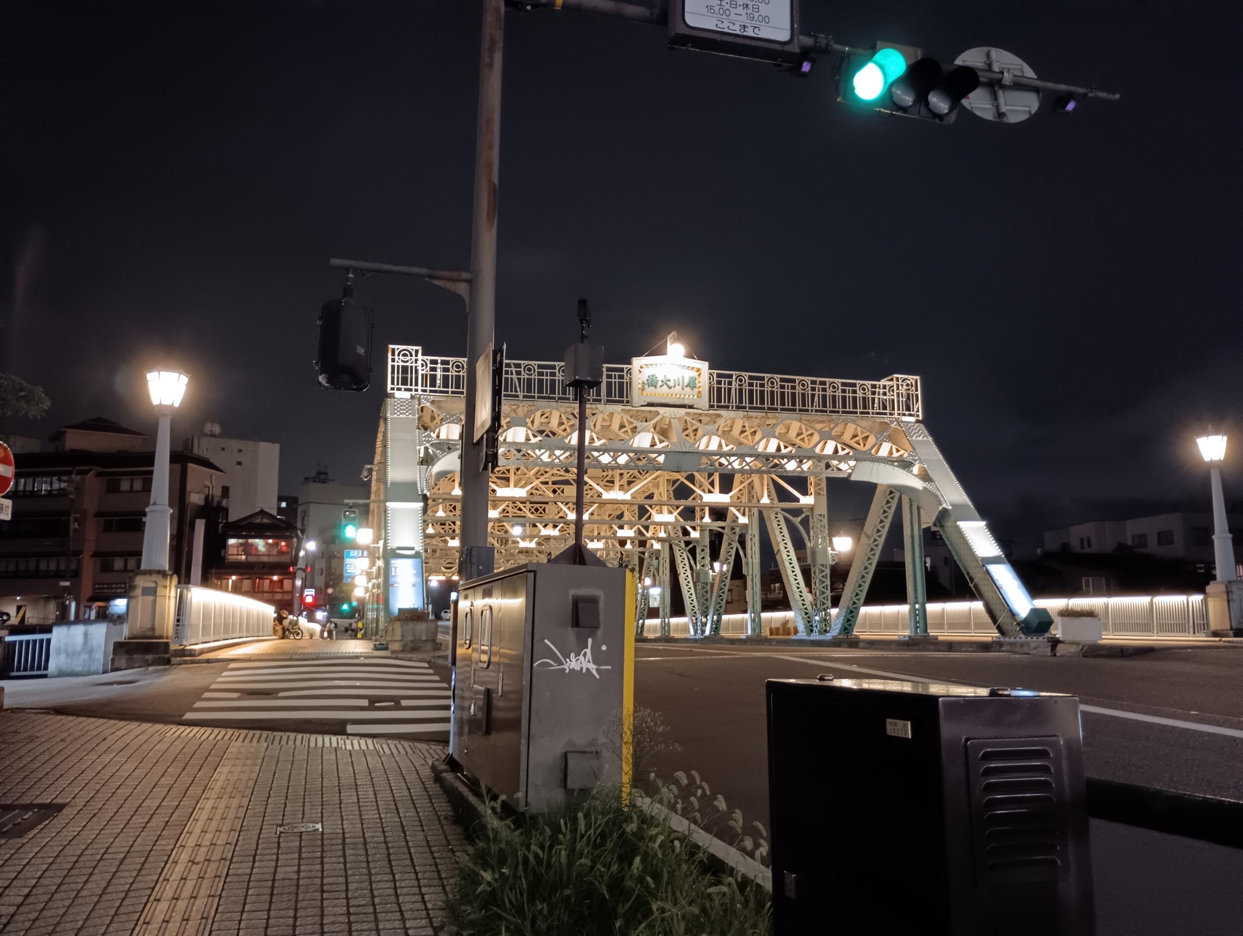 arrows We2(広角1倍):夜の犀川大橋