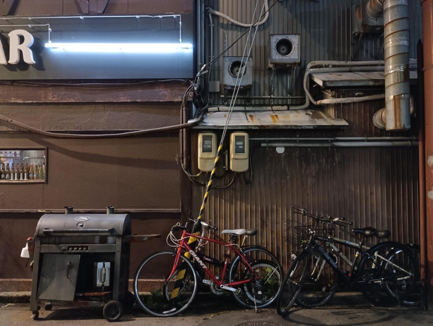 arrows We2(広角2倍):自転車とBAR