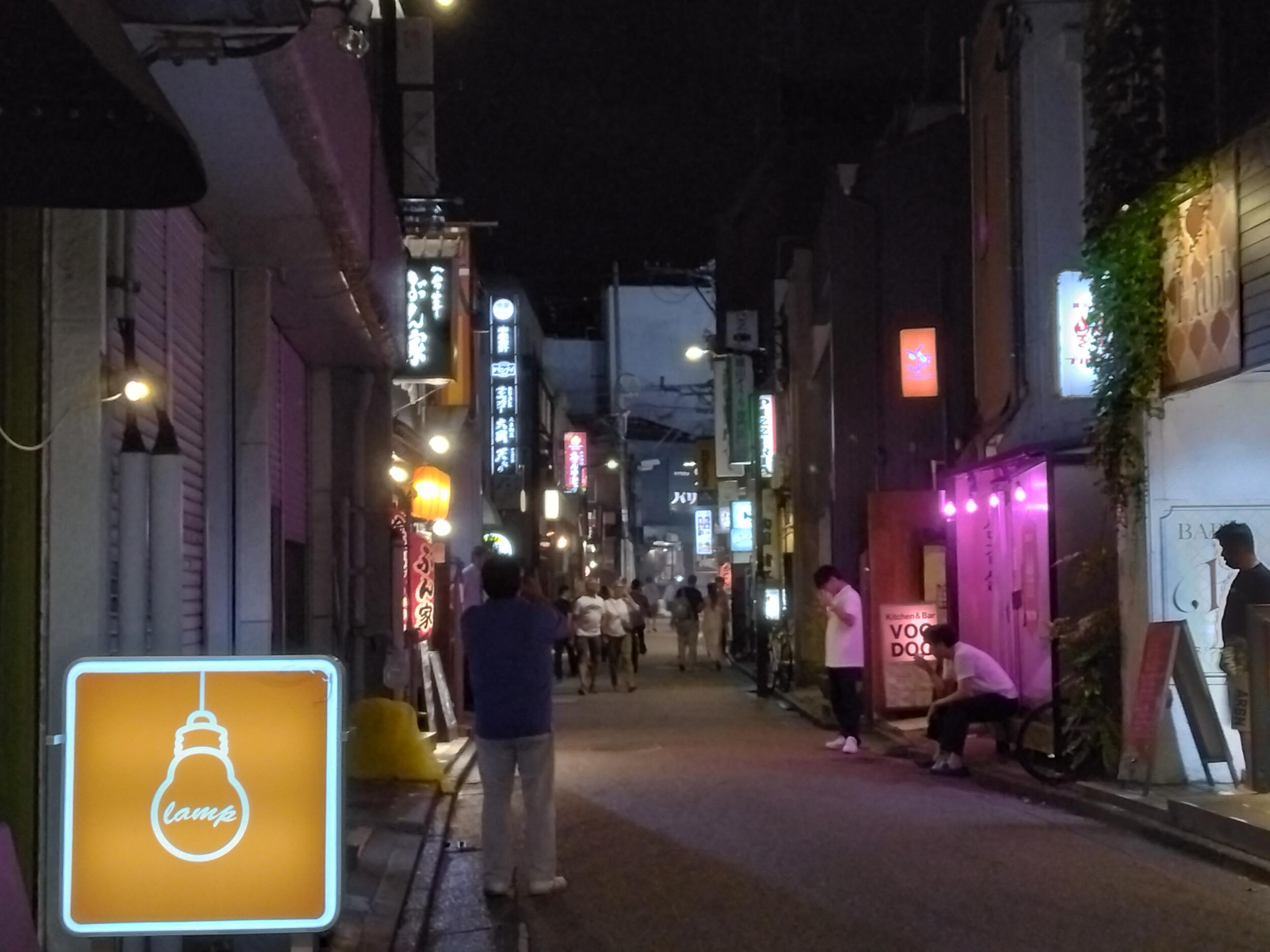 arrows We(広角2倍):夜の飲み屋街