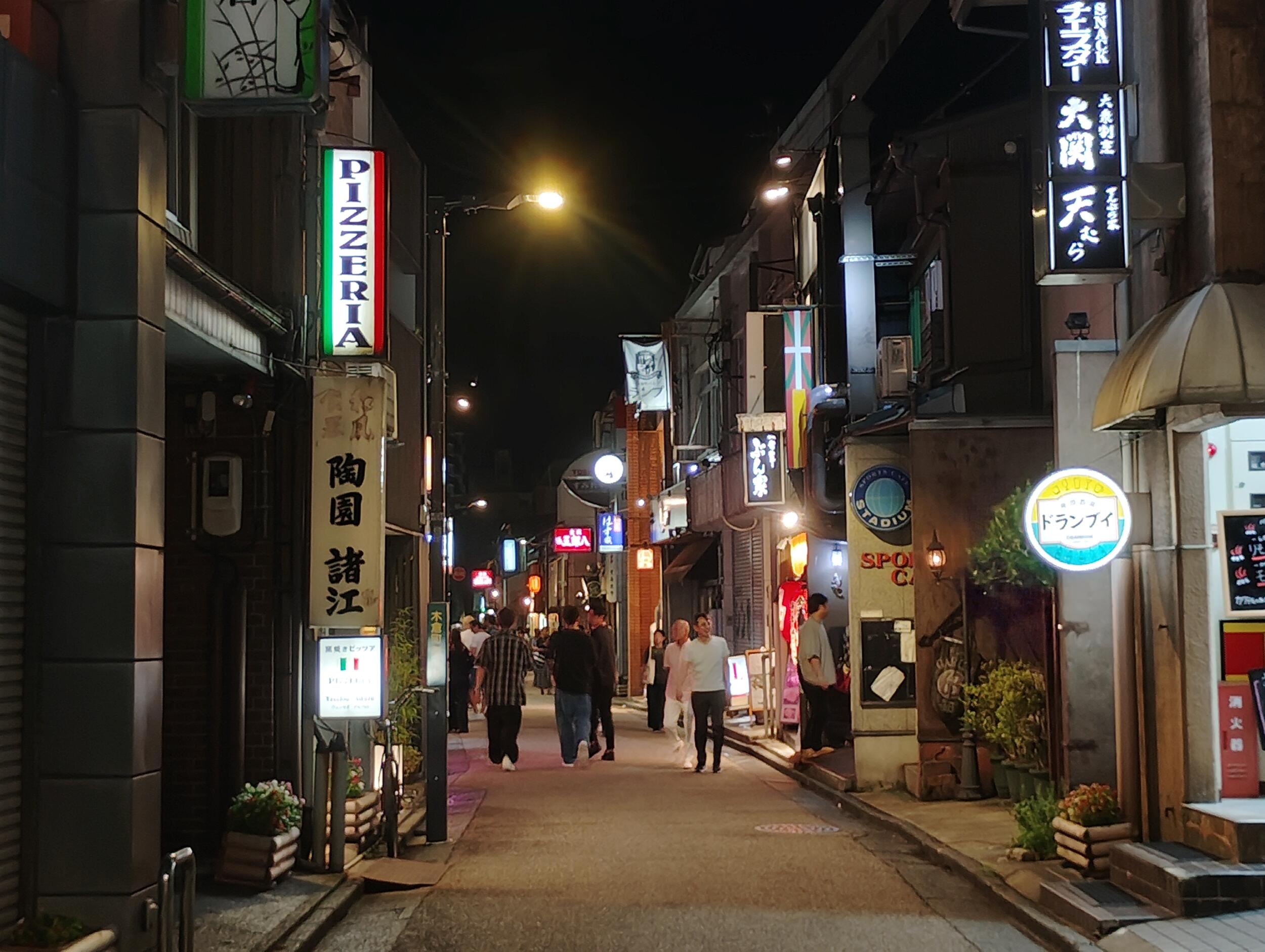 arrows We2 Plus(広角2倍):夜の街