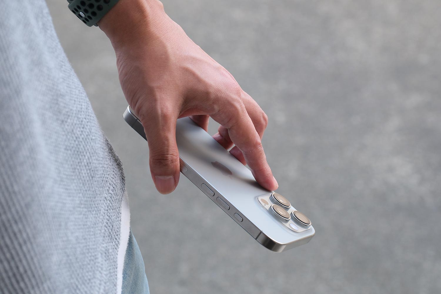 iPhone 16 Pro 端末の質感