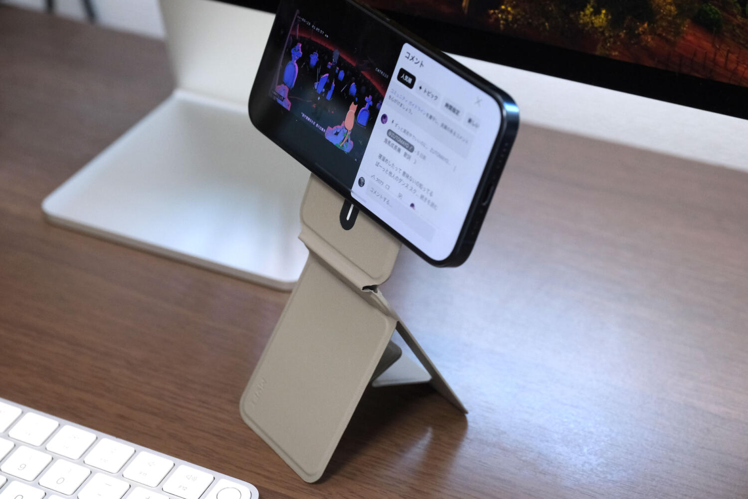 MOFT 8-in-1 スタンドモード横