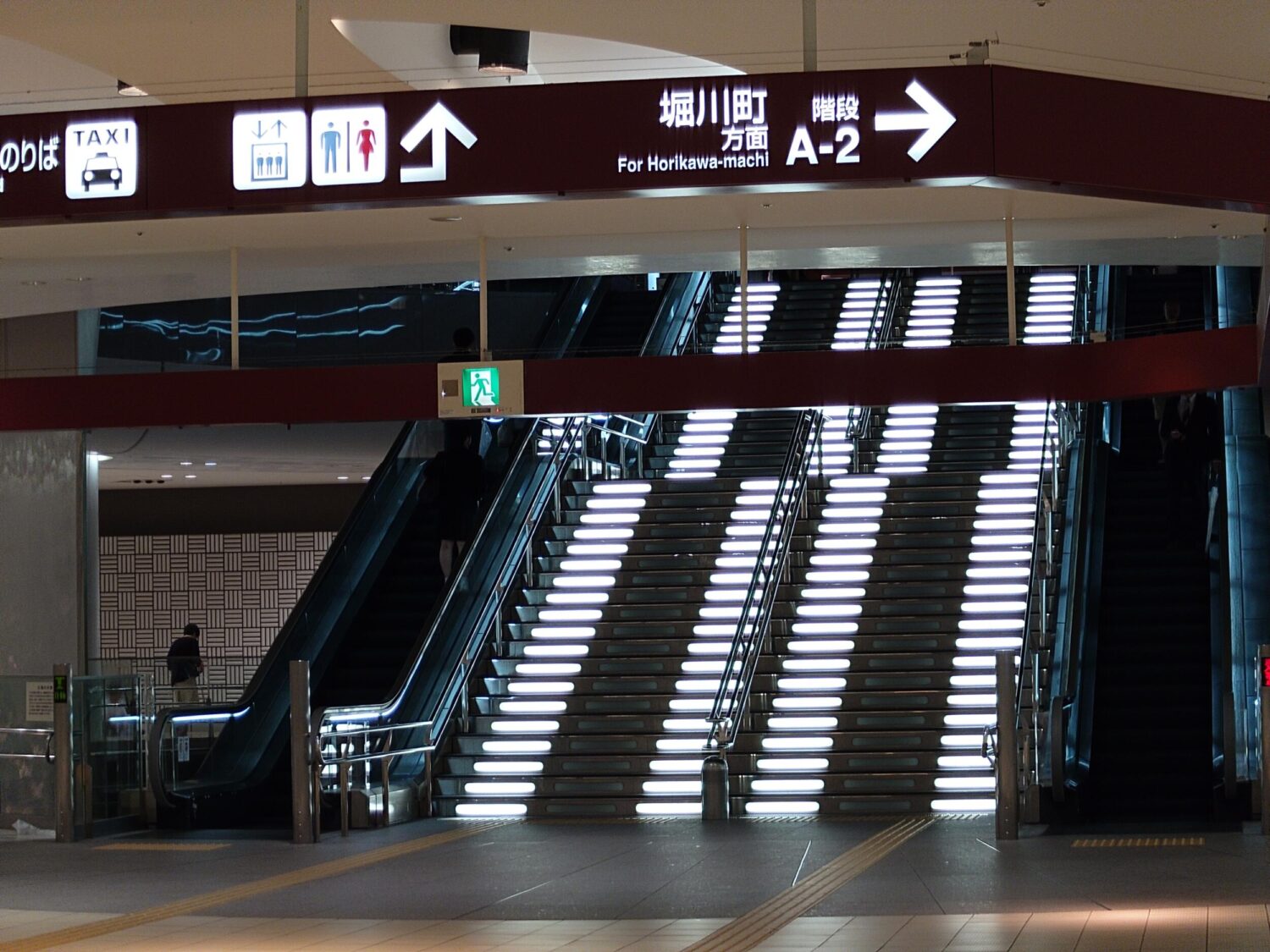 Xperia 1 VI 望遠3.5倍 金沢駅地下